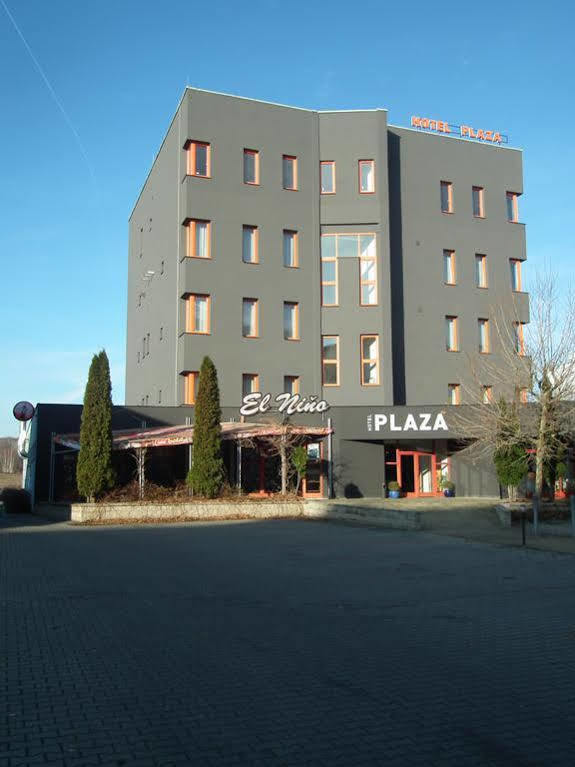 Hotel Plaza Млада-Болеслав Екстер'єр фото